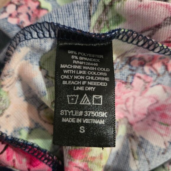 Love Culture Floral Mini Skirt Size Small - Picture 5 of 5